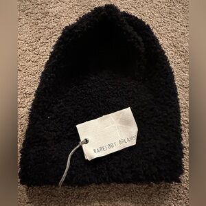 Barefoot dreams cozy chic hat - NWT!!